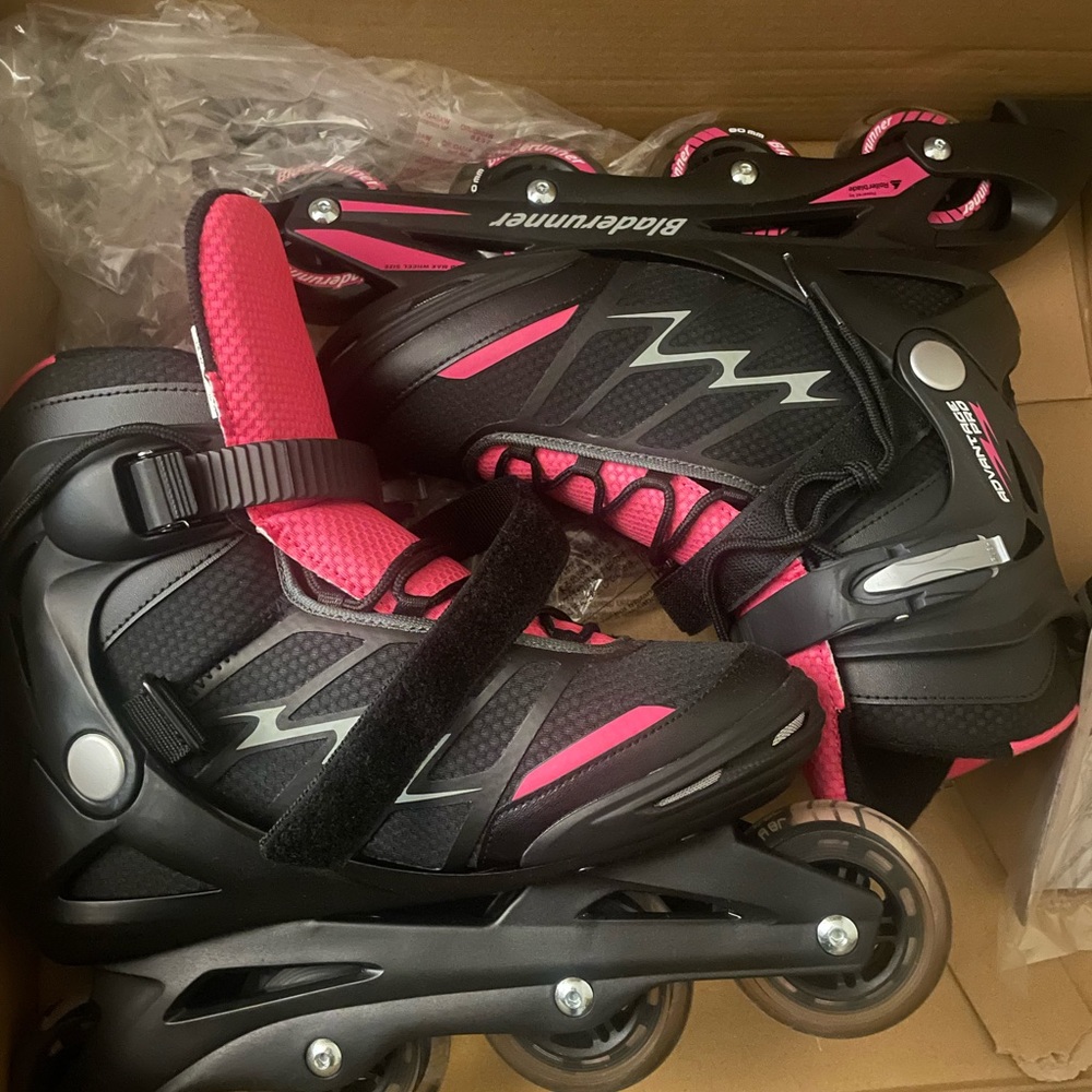 Rollerblades never used! Tried to skate in them but couldn’t lol